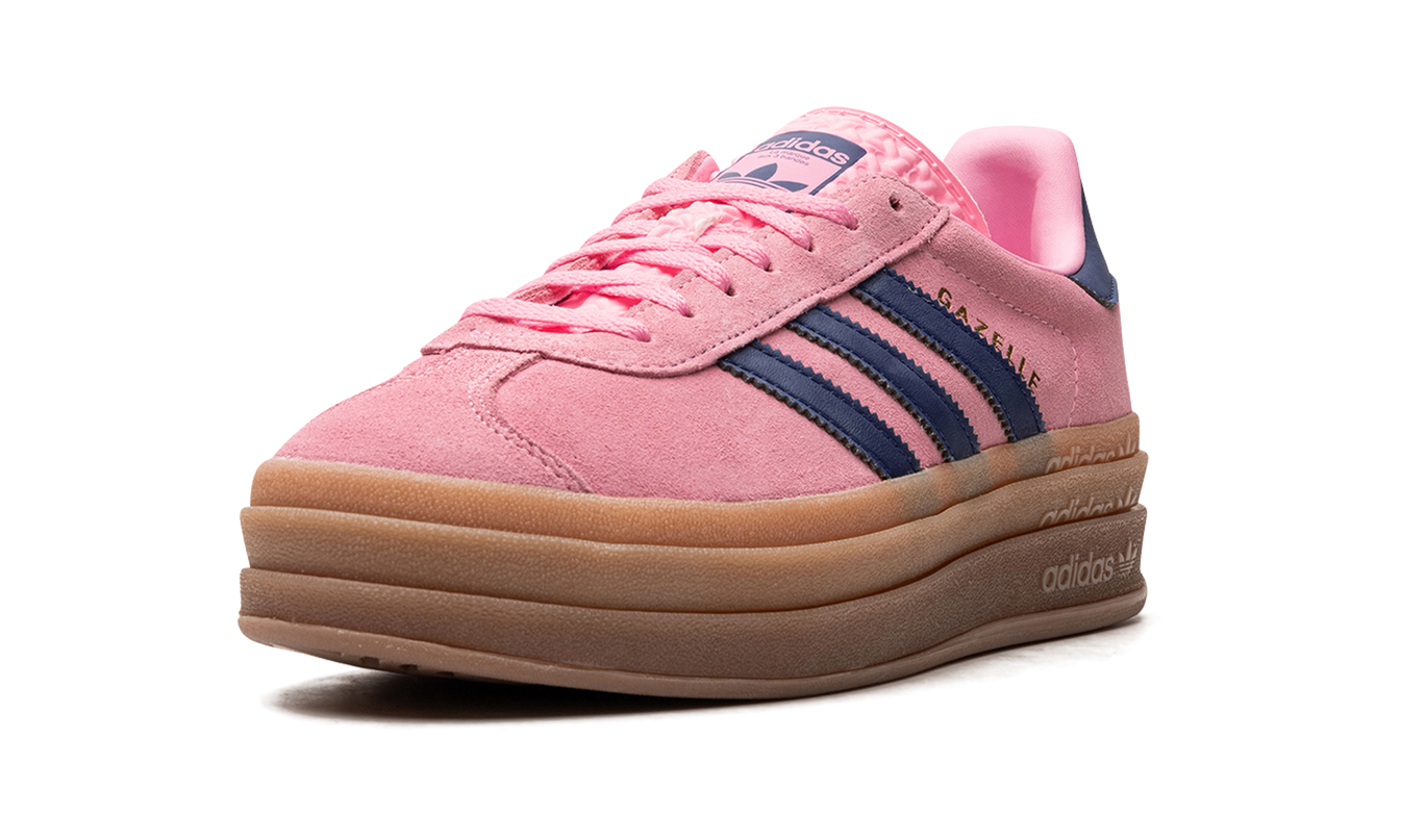 Roze Adidas Gazelle BOLD Dames sneakers met witte zool en merklogo op de zijkant, casual schoenen voor dames