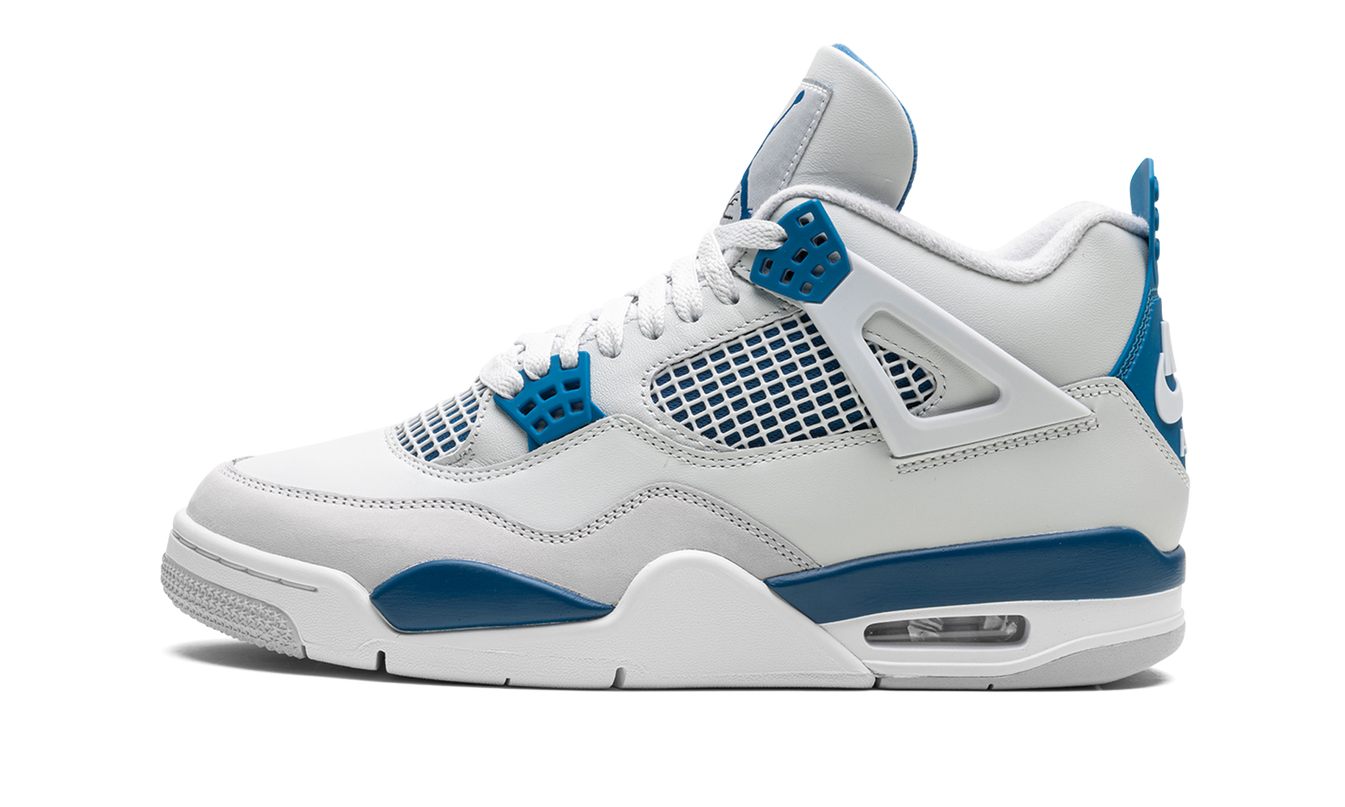 Lucht Jordan 4 OG "Military Blue" schoenen met blauw en witte details, zichtbaar op de afbeelding.