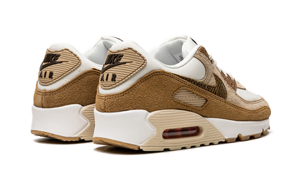Witte Nike Air Max 90 damesschoenen met beige leren details en slangenprint Swoosh, comfortabele sportschoenen voor dagelijks gebruik