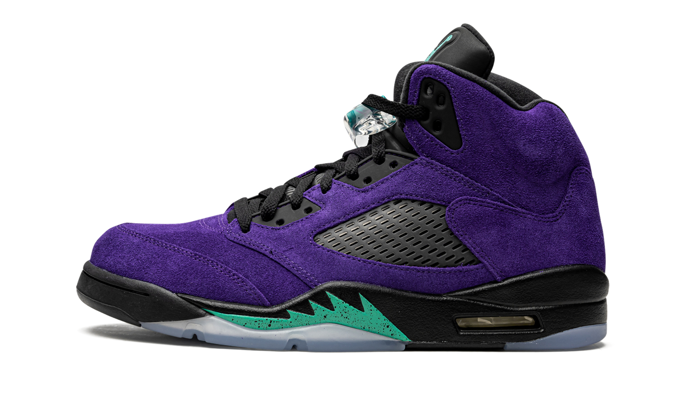 Sneakers Air Jordan 5 Retro "Alternate Grape" in zwart, paars en wit, met witte zool en kenmerkende details van het merk Mijn winkel