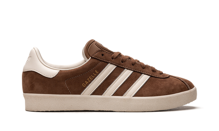 Bruine Adidas Gazelle schoenen met leren bovenwerk en witte zool, casual sneakers voor heren en dames.