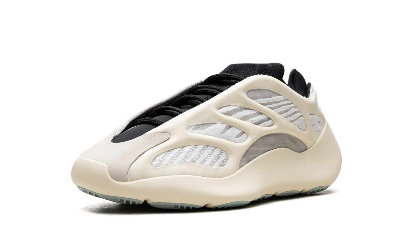 Zwarte Yeezy 700 V3 Azael sneakers van Mijn winkel met futuristisch design en witte details, zicht van bovenaf.