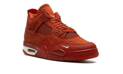 Lucht Jordan 4 OG schoenen "Nigel Sylvester - Brick by Brick" met zwart en rood ontwerp, zichtbaar vanuit de zijkant.