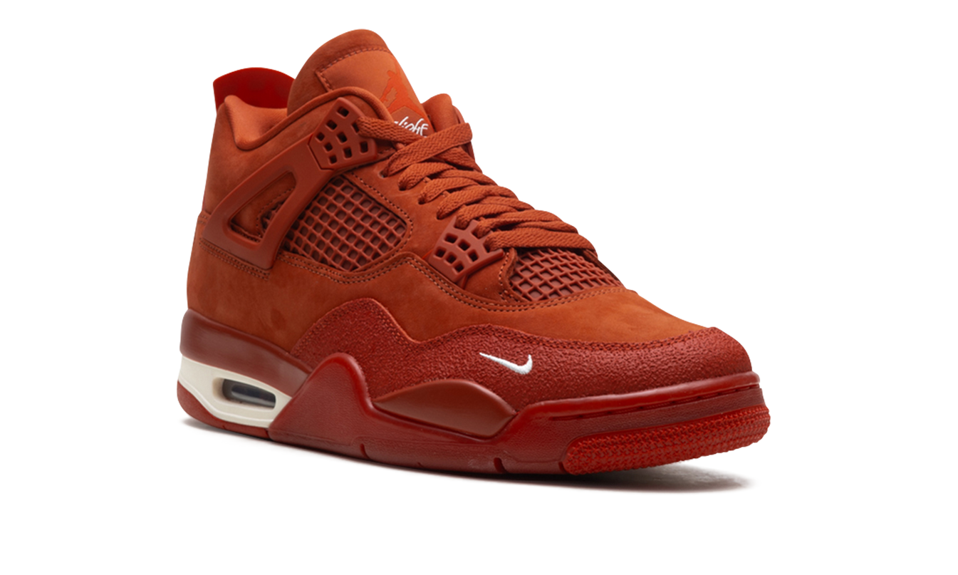 Lucht Jordan 4 OG schoenen "Nigel Sylvester - Brick by Brick" met zwart en rood ontwerp, zichtbaar vanuit de zijkant.