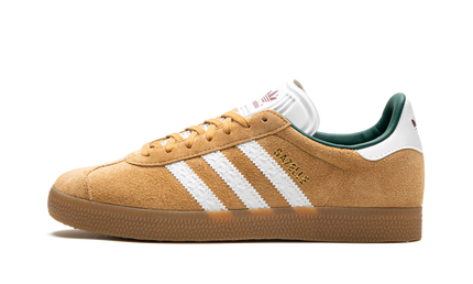 Sportieve Adidas Gazelle Mesa schoenen in geel en wit, met leren bovenwerk en witte zool, weergegeven op een witte achtergrond
