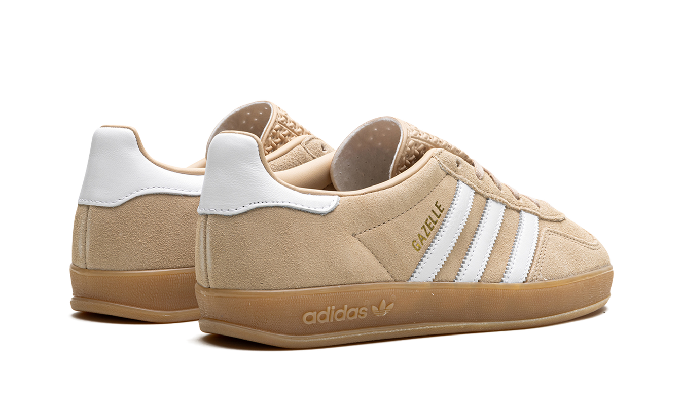 Dames Adidas Gazelle Indoor schoenen in Magic Beige, zachte beige kleur, geschikt voor binnen sporten en casual dragen