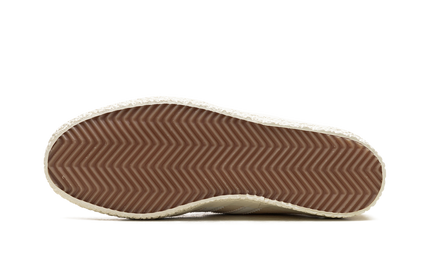 Adidas Gazelle SPZL schoenen in Chalk White, witte sneakers met zwarte details en leren bovenwerk, voor heren en dames.
