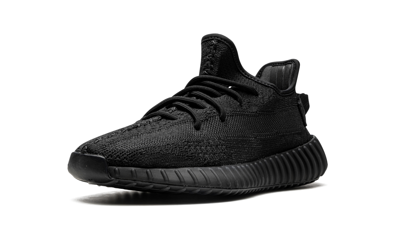Zwarte Yeezy Boost 350 V2 "Onyx" sneakers van Mijn winkel, close-up van het ademende textiel en de witte zool.