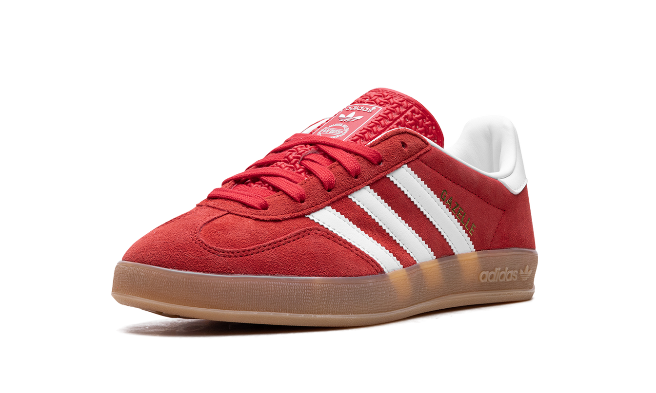 Adidas Gazelle Indoor schoenen in Better Scarlet kleur, sportieve sneakers voor binnen, zwart en rood met witte details