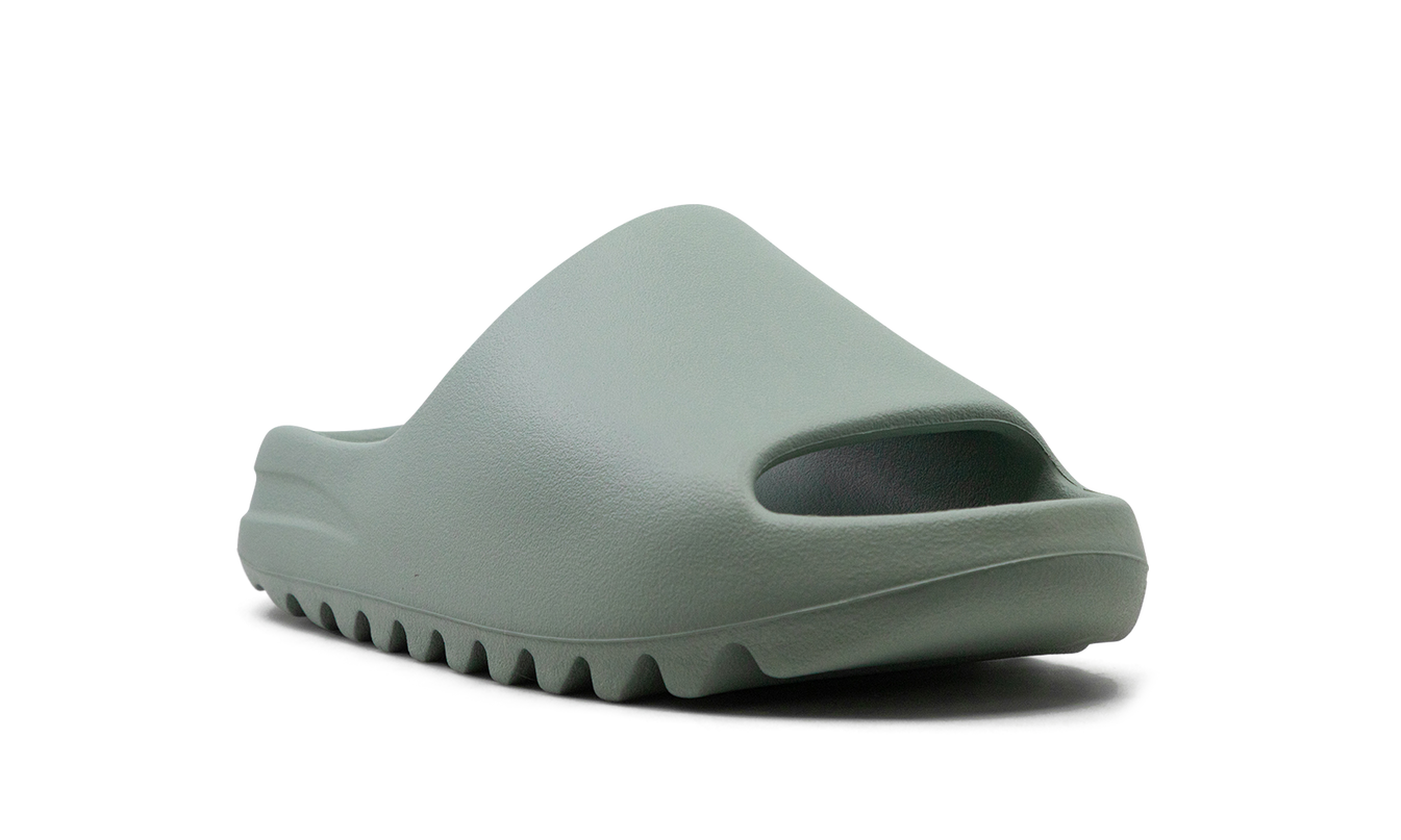Witte Yeezy Slide "Salt" slippers van Mijn winkel, comfortabele schuimrubber schoenen voor casual gebruik.