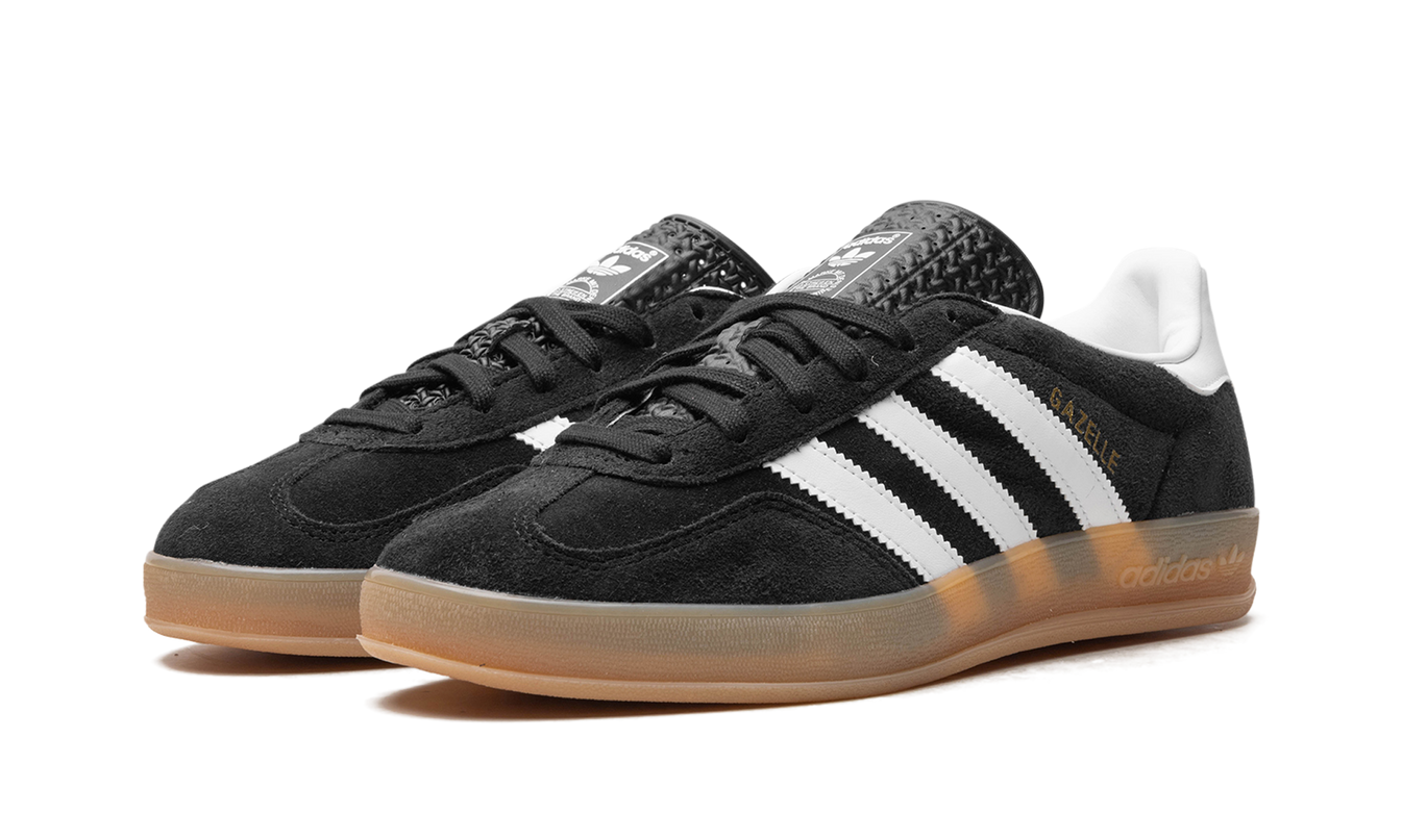 Zwarte Adidas Gazelle Indoor schoenen voor heren, overzicht van de sportieve, ademende schoenen met leren bovenwerk.