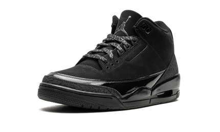 Zwarte Air Jordan 3 "Black Cat 2025" sneakers van Mijn winkel, close-up van het schoenenontwerp en materialen