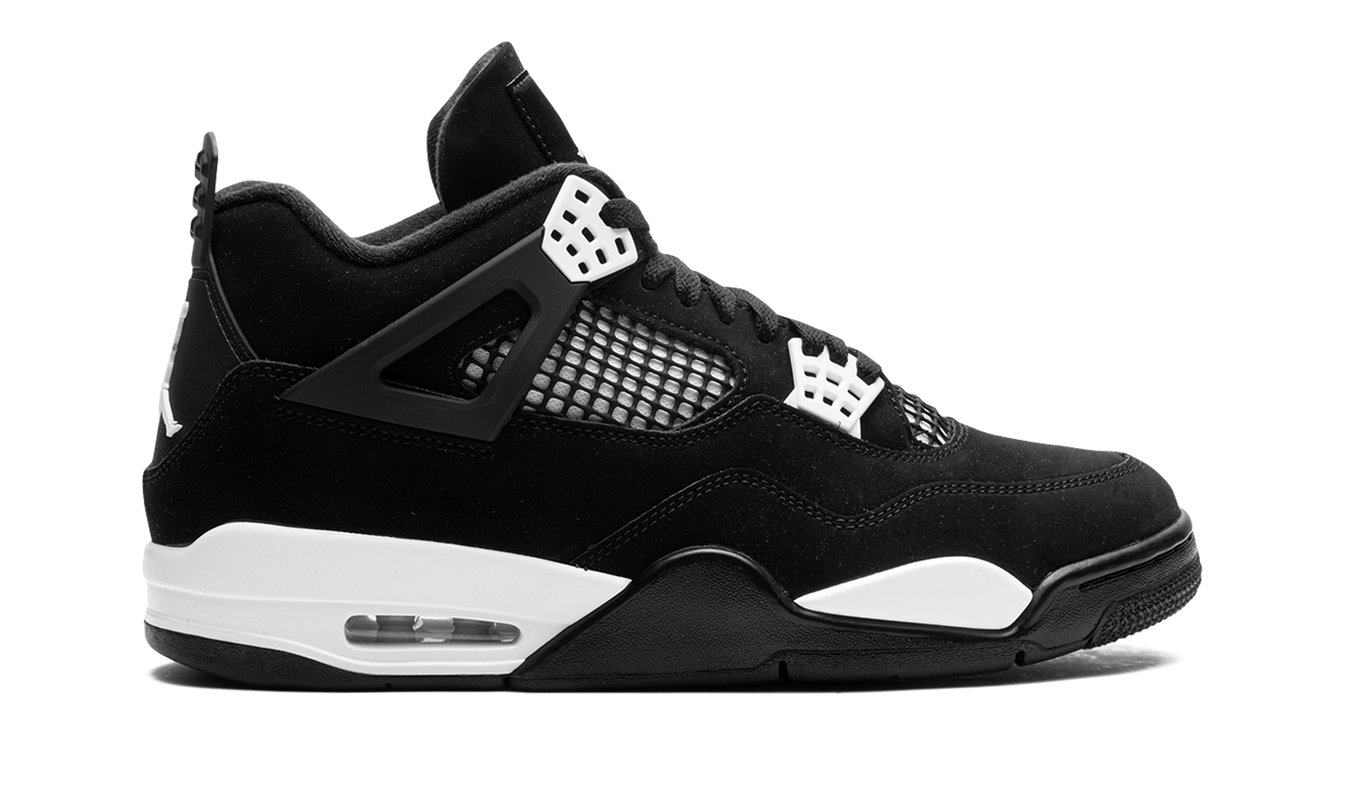 Witte Air Jordan 4 sneakers met gele accenten en zwarte details, van het merk Mijn winkel, zichtbaar op de foto.