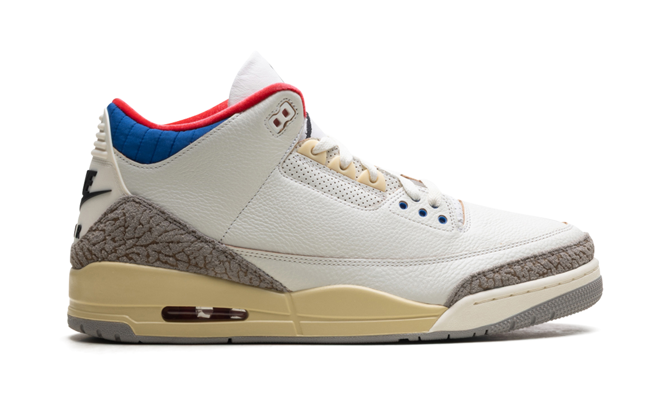 Air Jordan 3 "Seoul 2.0" sneakers in zwart en grijs met oranje details, zicht vanaf de zijkant, op een witte achtergrond.