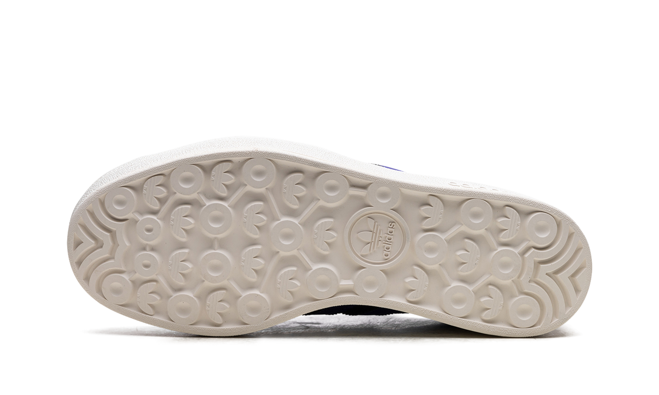 Adidas Gazelle BOLD Dames schoenen in zwart en lichtblauw, lage sneakers met suède en witte zool.