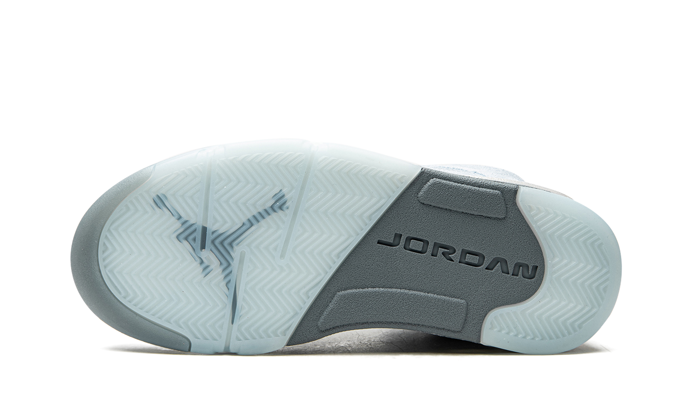 Lichte blauwe Air Jordan 5 Retro WMNS sneakers met witte details en zwart rubberzool, dames sneakers van Mijn winkel