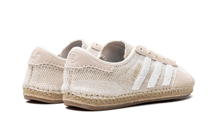 Adidas Gazelle "The CLOT" schoenen in wit en zwart met rode details, lederen sneakers voor heren en dames.