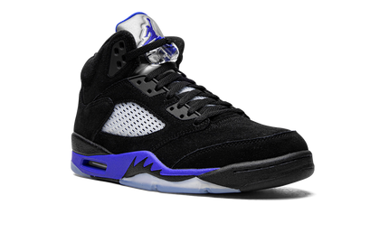 Zwarte en blauwe Air Jordan 5 Retro sneakers met witte details en zwart rubberzool, lage schoenen voor heren