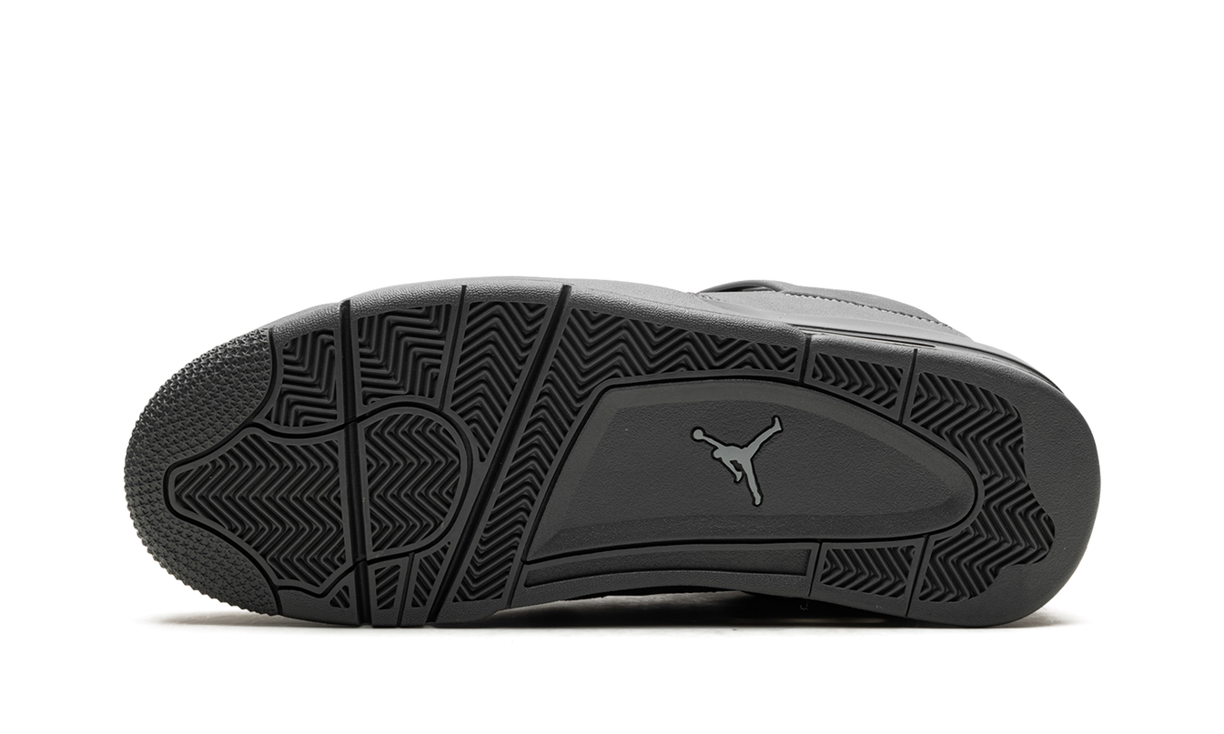 Witte en grijze Air Jordan 4 sneakers met cementkleurige details, ontworpen door Mijn winkel, voor sport en casual draagstijl.