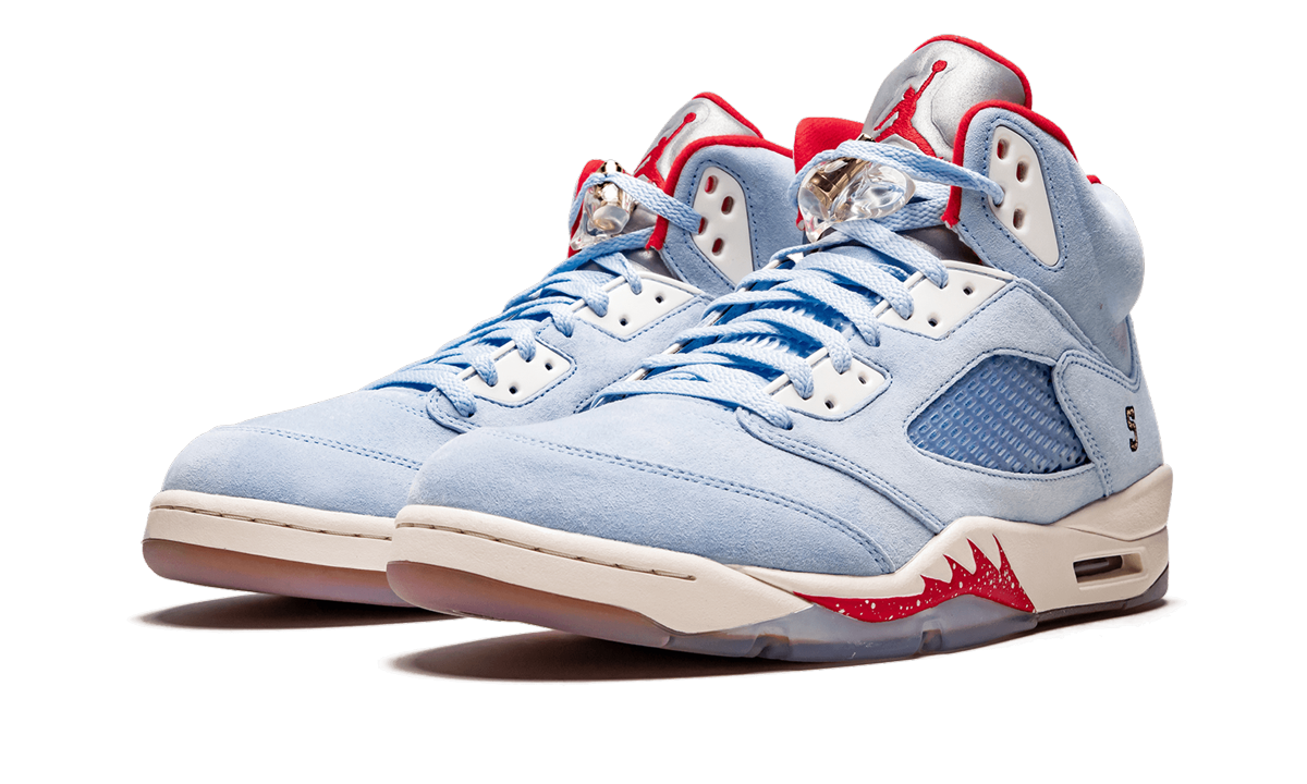 Sneakers Air Jordan 5 Retro Trophy Room in zwart en wit, met kenmerkende details en Nike logo zichtbaar