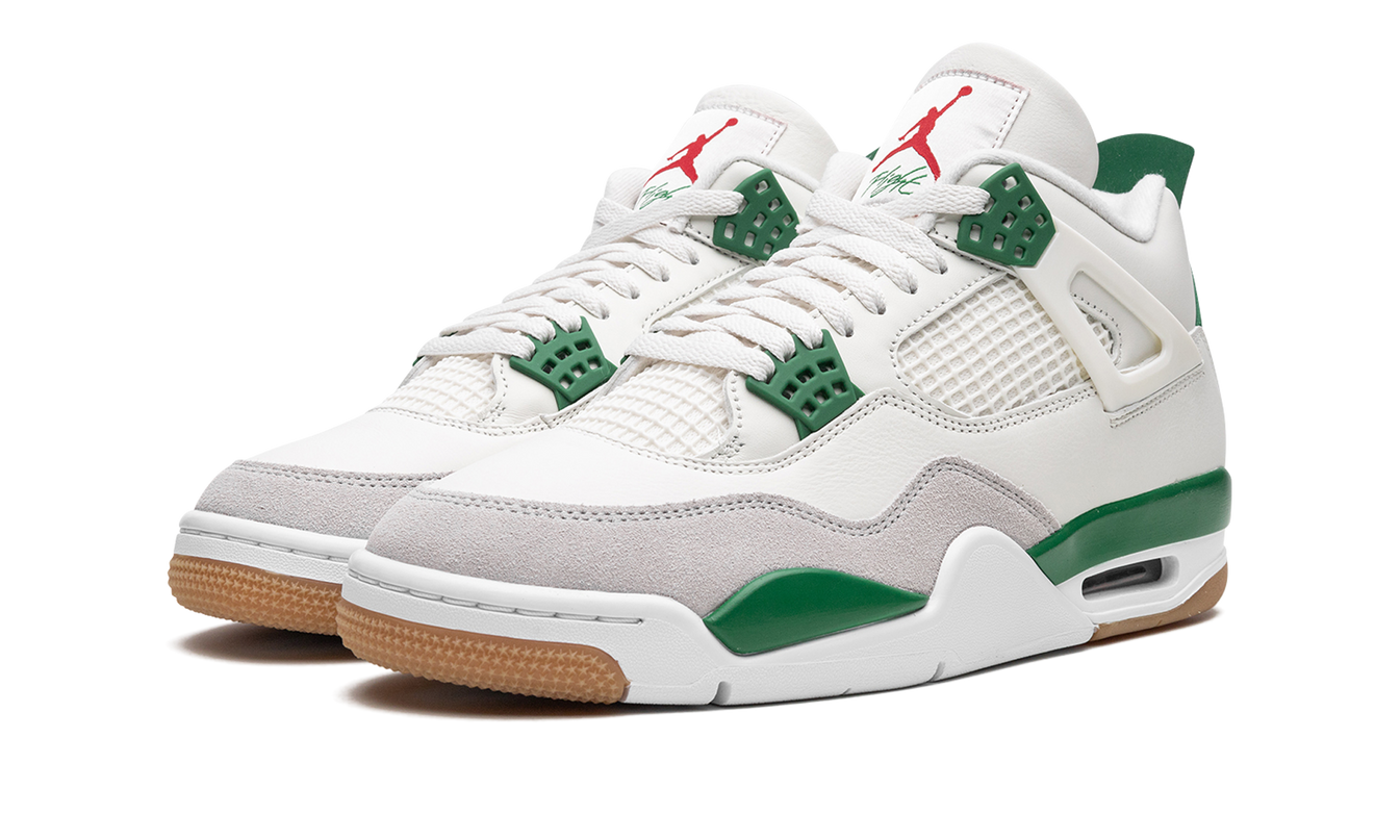 Sportieve Air Jordan 4 Retro SB sneakers in groen en zwart met witte accenten, voor een stijlvolle look.