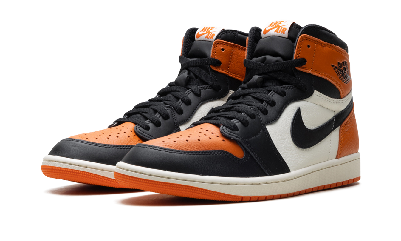 Air Jordan 1 High OG "Shattered Backboard (2025)" schoenen, zwart oranje en wit, met leren details en hoge snijlijn.