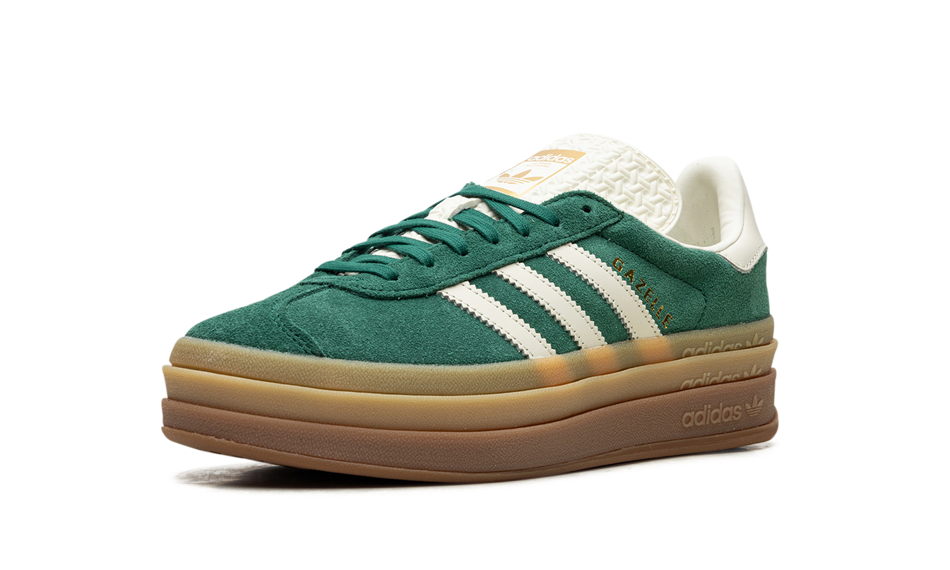 Groene Adidas Gazelle Bold dames sneakers met witte en gouden details, stijlvolle schoenen voor dames