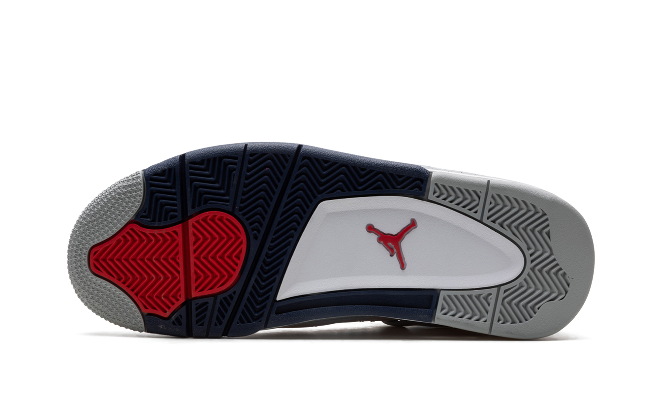 Zwarte en blauwe Air Jordan 4 sneakers met witte details en leren bovenkant, ontworpen door Mijn winkel.