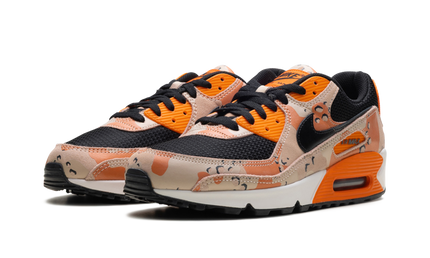 Nike Air Max 90 Premium schoenen in Bio Beige, Safety Orange, Phantom en zwart, met zichtbare dempingsysteem en sportieve details