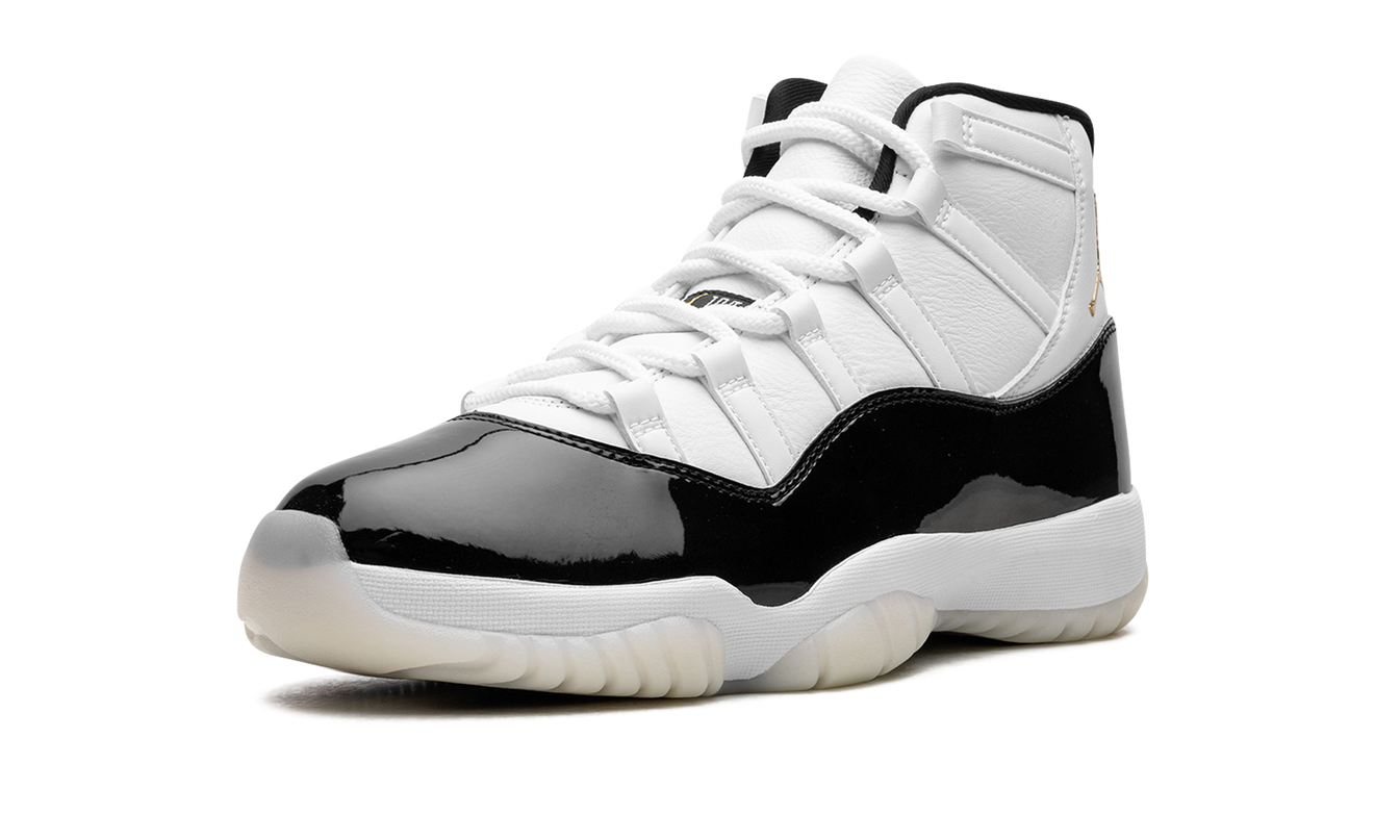 Lucht Jordan 11 'Gratitude' schoenen in wit en zwart met glanzende details en comfortabele zool, zichtbaar in de afbeelding.