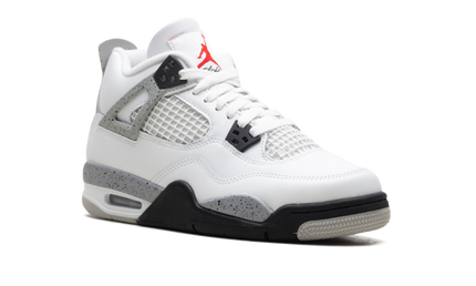Witte Air Jordan 4 Retro GS schoenen met cementpatroon en zwart detail, sportieve sneakers voor jongeren