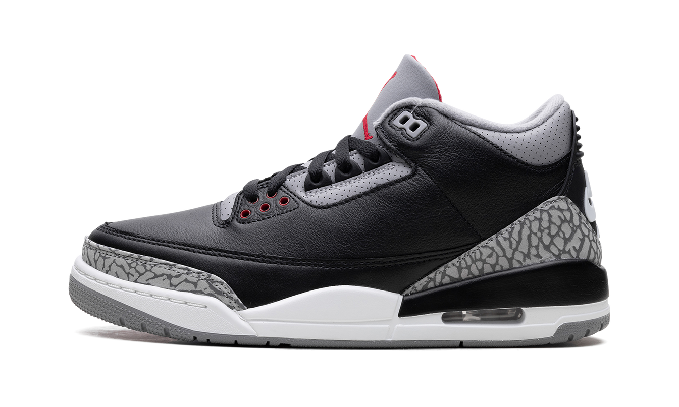 Zwarte Air Jordan 3 sneakers met cementprint en witte details, zichtbaar in de afbeelding.