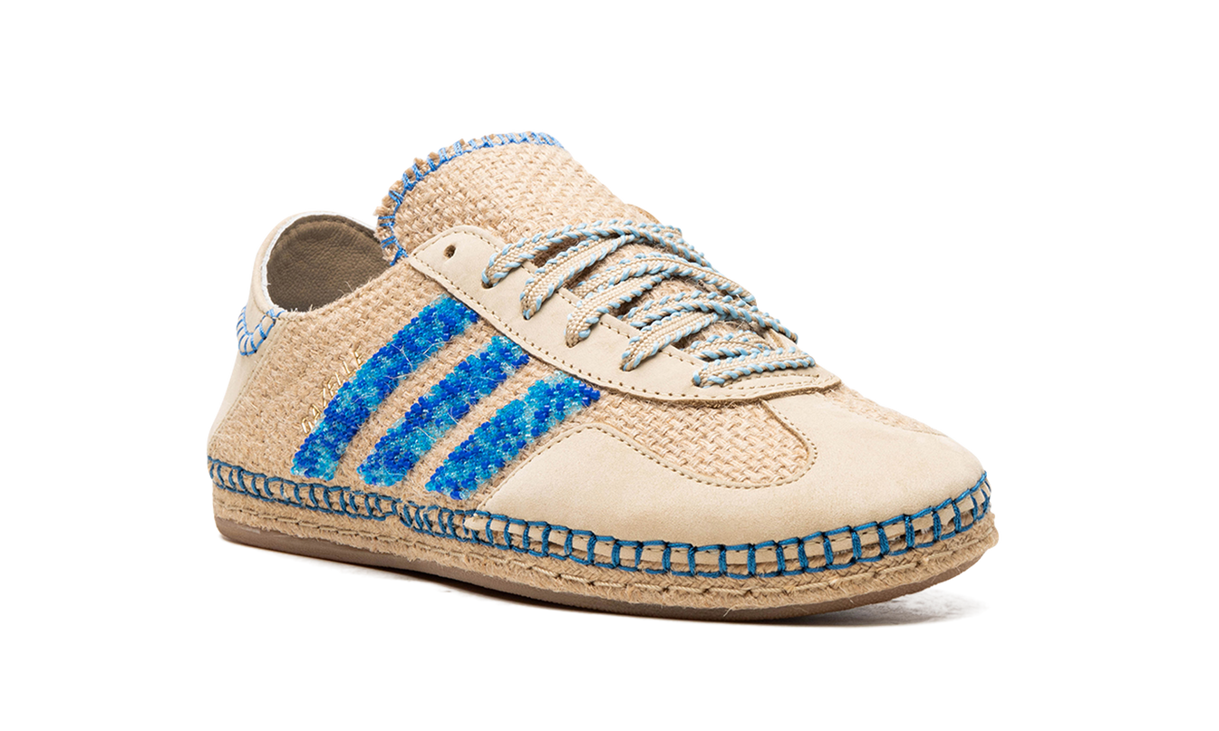 Linnen khaki en lichtblauwe Adidas Gazelle schoenen met CLOT-logo, casual sneakers voor heren en dames