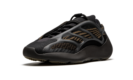 Dames sneakers Yeezy 700 V3 "Clay Brown" in bruin met gedetailleerde ontwerp en comfortabele pasvorm, zichtbaar op de afbeelding