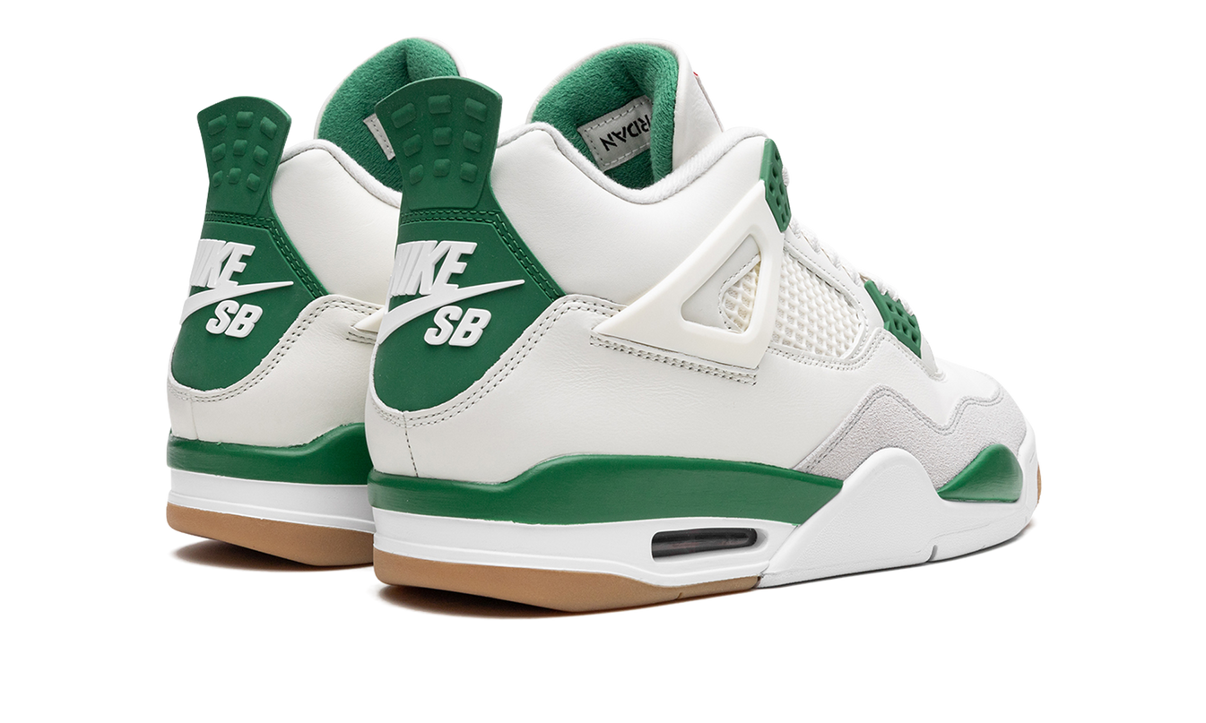 Lichte groene Air Jordan 4 Retro SB sneakers met grijze details en witte zolen, ontworpen door Mijn winkel.