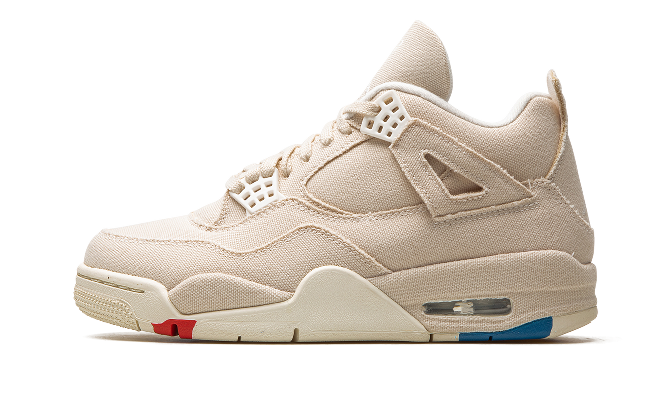 Witte Air Jordan 4 WMNS schoenen met canvas details, lage sneakers voor dames, zichtbaar op de afbeelding