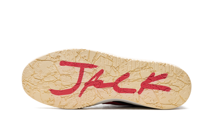 Nike Jumpman Jack Travis Scott schoenen in university rood, overzicht van de witte en rode sneakers met Jumpman-logo.