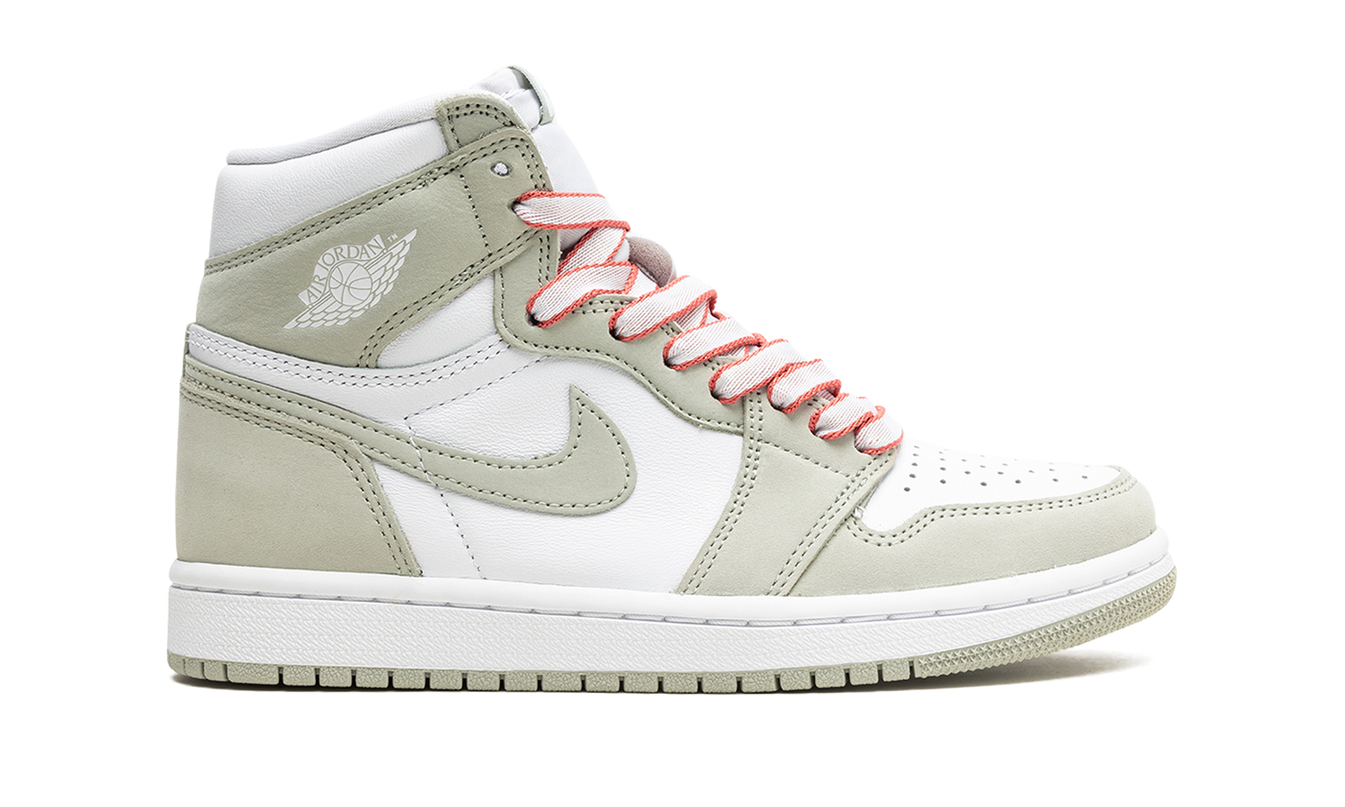 Lucht Jordan 1 HIGH OG WMNS "Seafoam" schoenen in mintgroen en wit, met leren bovenwerk en sportieve stijl.
