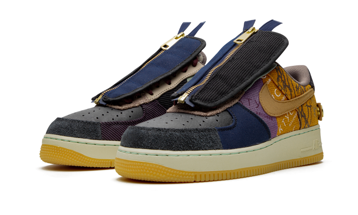 Nike Air Force 1 Low sneakers met Travis Scott Cactus Jack branding en witte leren bovenkant, stijlvolle heren schoenen