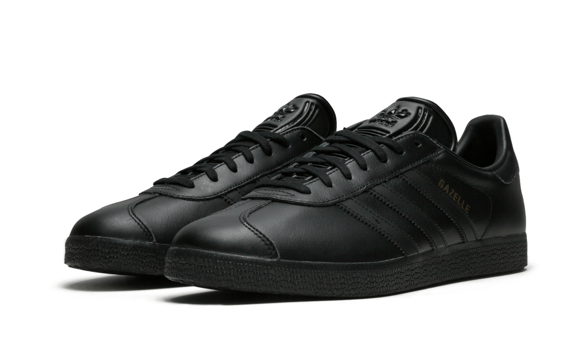 Bruine Adidas Gazelle leren schoenen met witte zool en adidas branding, geschikt voor casual en sportieve stijlen.