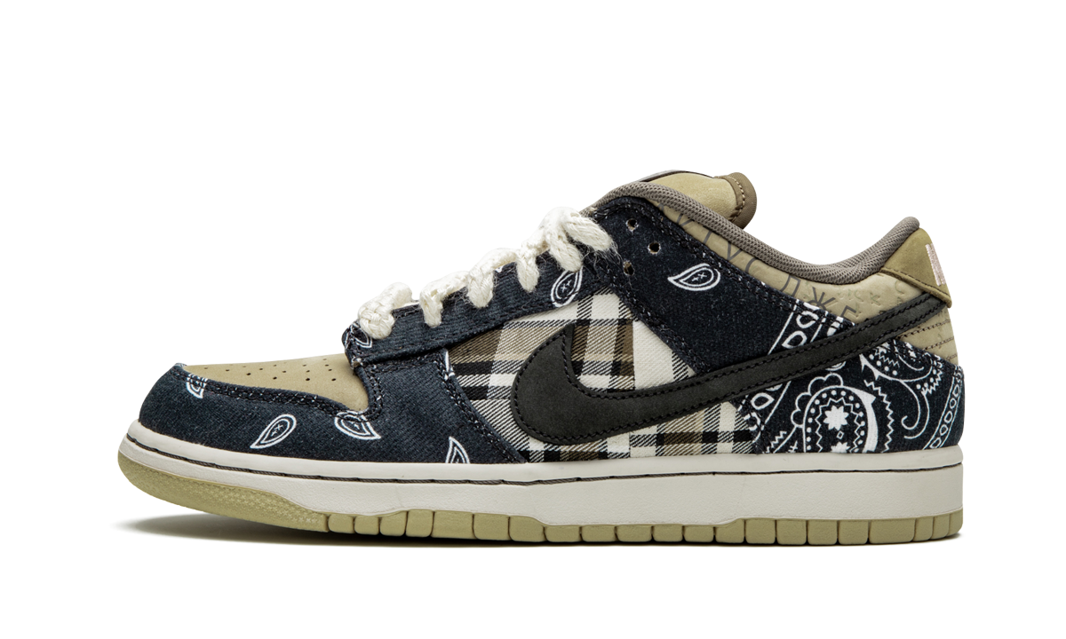 Nike SB Dunk Low Travis Scott schoenen, close-up van de kleurrijke sneakers met sportieve details en Nike branding.
