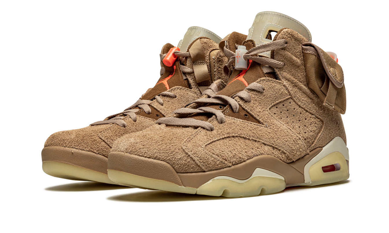 Air Jordan 6 Retro "Travis Scott" sneakers in British Khaki, met gedetailleerd ontwerp en kenmerkende stijl, zichtbaar in de afbeelding.