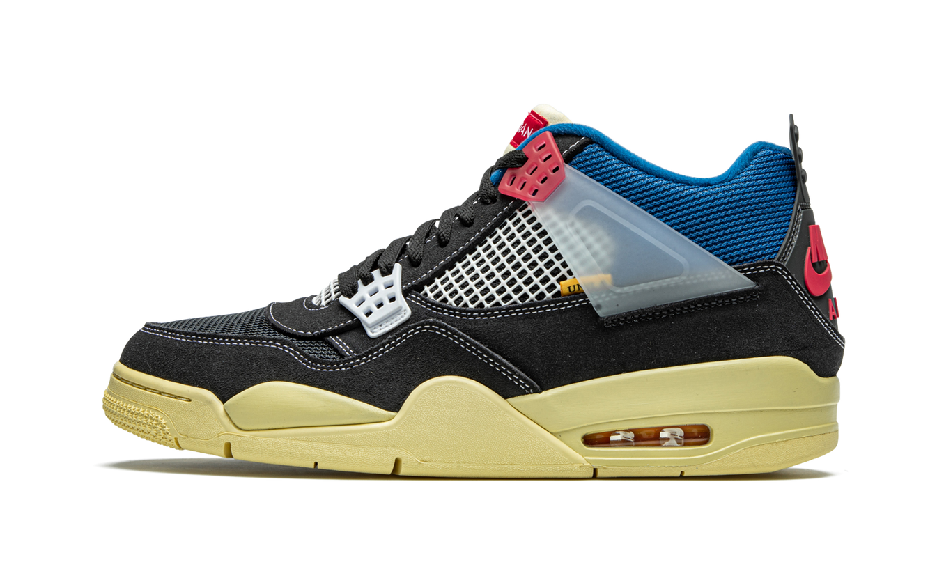 Zwarte Air Jordan 4 Retro SP schoenen met Union branding en Off Noir details, zichtbaar in close-up foto.
