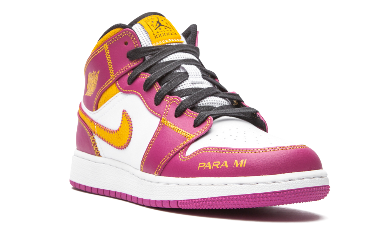Lichtgewicht Air Jordan 1 Mid DOD GS sneakers in Day of the Dead design met kleurrijke details en zwart-witte afwerking.