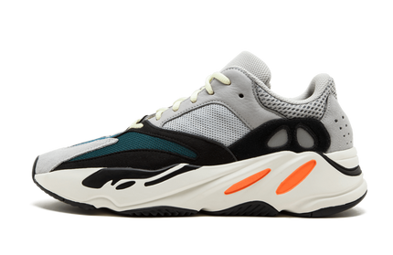 Witte en grijze Yeezy Boost 700 