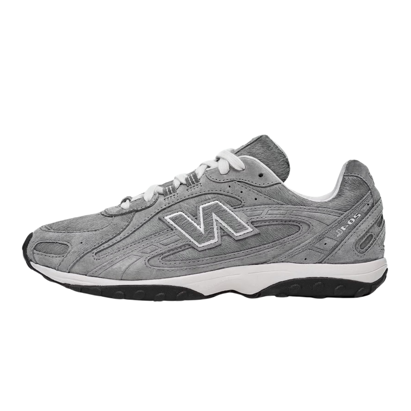 Grijze New Balance 204L Basketcase sneakers van CAPE EXCLUSIVES, met witte accenten en sportieve stijl.