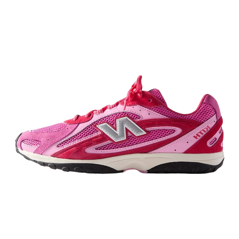 Roze New Balance 204L Kith sneakers van CAPE EXCLUSIVES, detaillering van de sportieve schoen en roze kleur.
