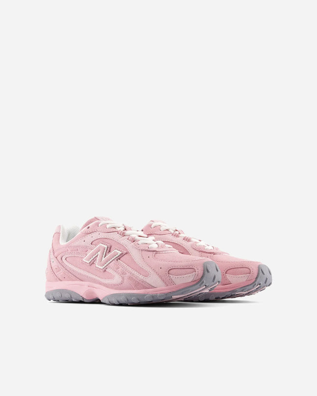 Roze New Balance 204L sneakers van CAPE EXCLUSIVES met pastel roze kleur en sportieve uitstraling.