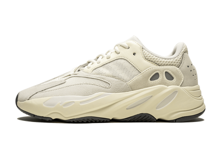 Zwarte Yeezy Boost 700 