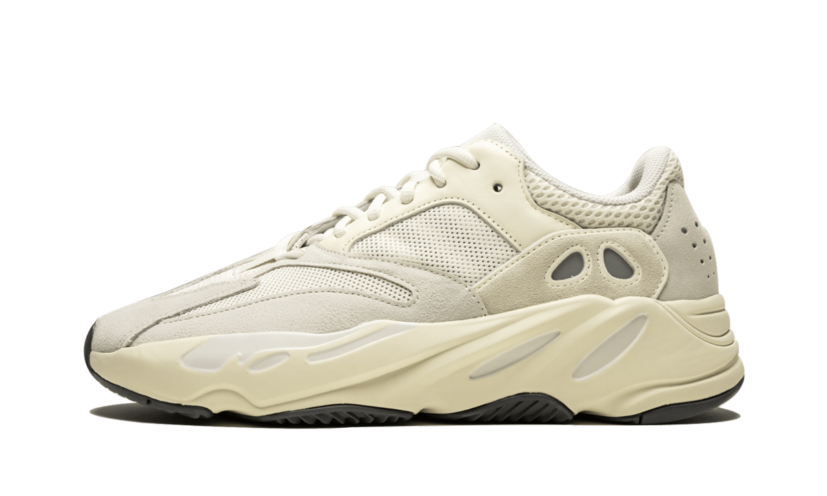 Zwarte Yeezy Boost 700 "Analog" sneakers van Mijn winkel met gewatteerde details en dikke zool.